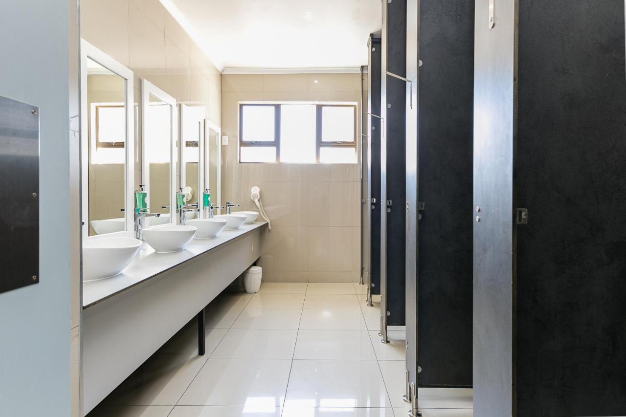 Zzzone Boutique Hostel 허머너스 외부 사진